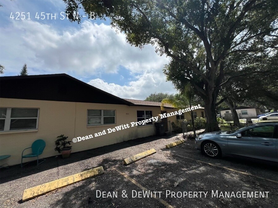 Building Photo - 2 Bed/1 Bath - Unit B