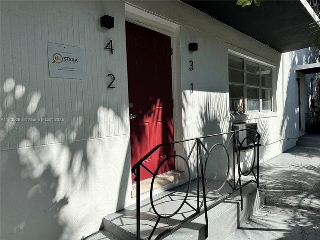 Building Photo - 9025 Harding Ave