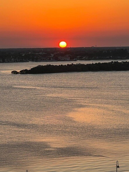 Building Photo - 5420 N Ocean Dr