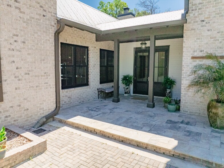 Building Photo - 1570 Indian Woman Rd