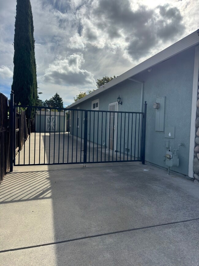 Building Photo - 767 Kingman Dr