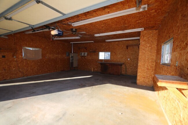 Building Photo - 104 S Garfield Ave