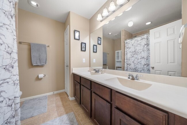 Building Photo - 2621 Wilson Creek Dr