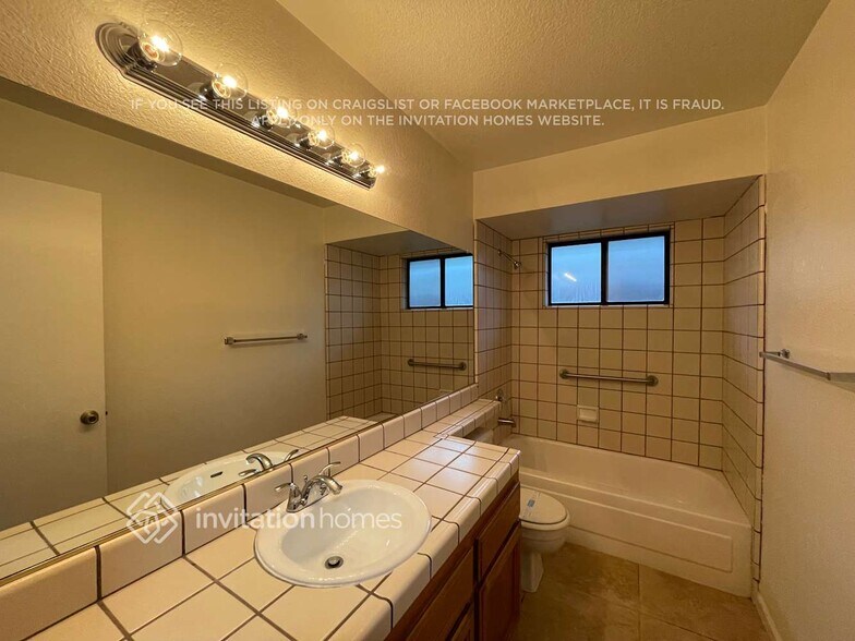 Building Photo - 439 R St