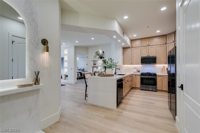 Building Photo - 32 E Serene Ave