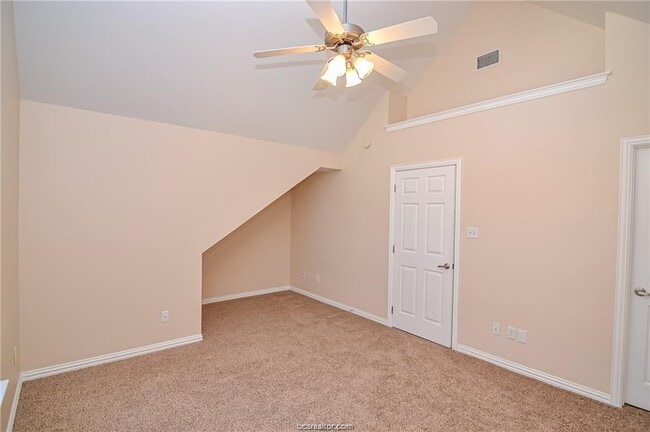 Building Photo - 1001 Krenek Tap Rd