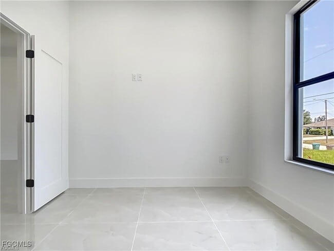 Building Photo - 323 NE 19th Terrace