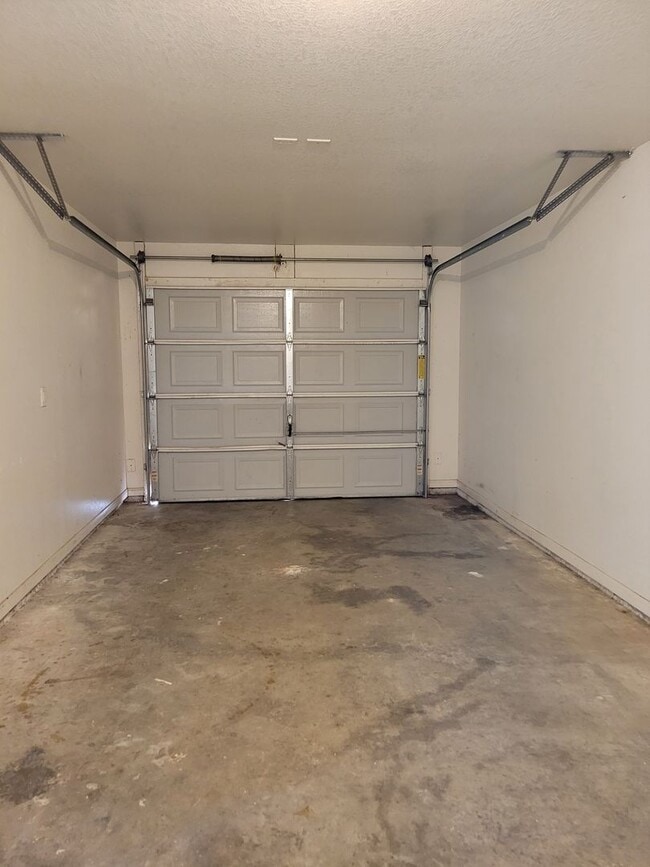 Building Photo - 404 Dale Ave