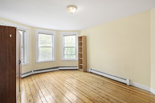 Building Photo - 64 Pleasant St