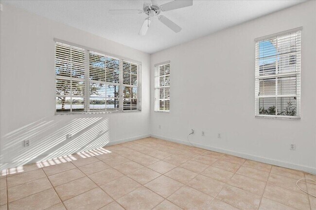 Building Photo - 556 Tomahawk Ct