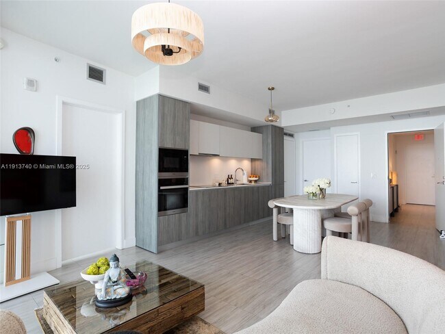 Building Photo - 2900 NE 7th Ave