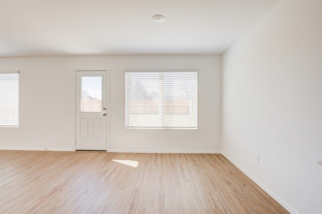 Building Photo - 17827 Pemswood Dr