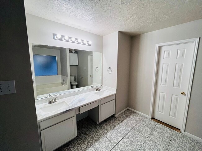 Building Photo - 23134 N Waterlake Dr