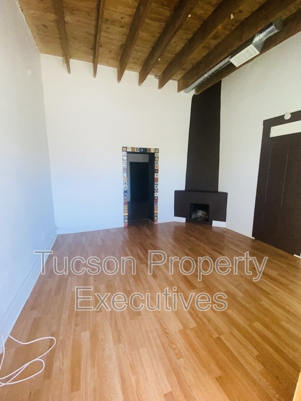 Building Photo - 837 S 8th Ave