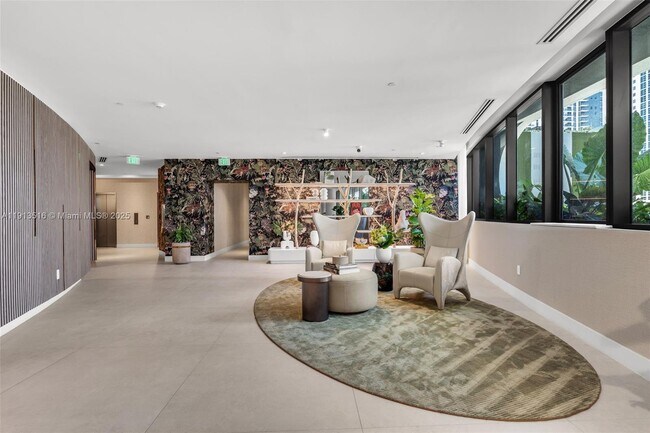 Building Photo - 700 NE 24th St