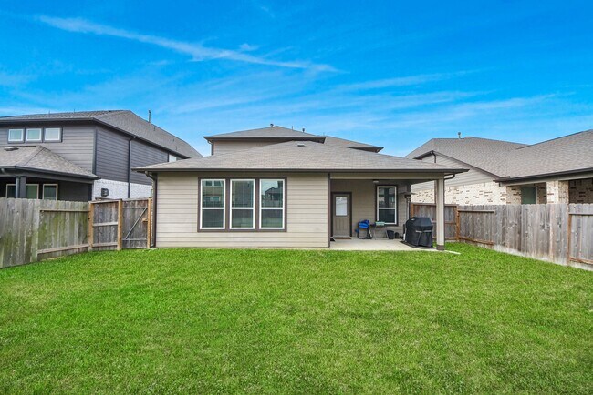 Building Photo - 8819 Cabin Loft Ln