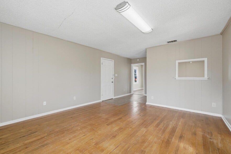 Building Photo - 2857 S 5th St