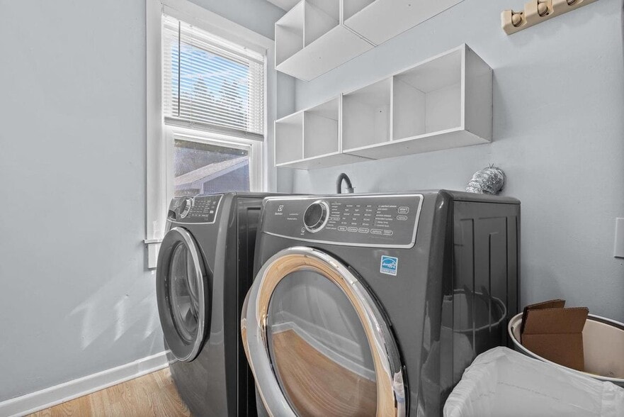 Building Photo - 1025 W 8th St