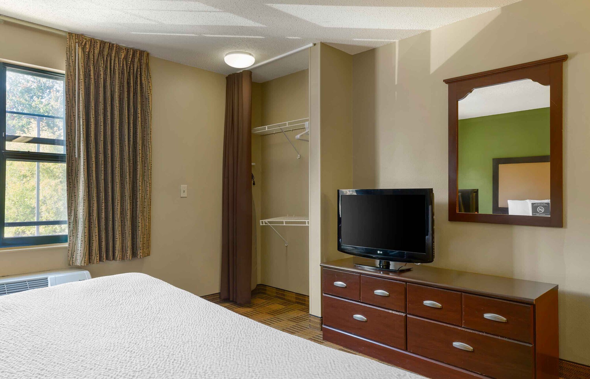 Building Photo - Furnished Studio-Huntsville - U.S. Space a...