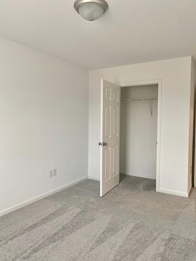 Building Photo - 110 Marbella Cir