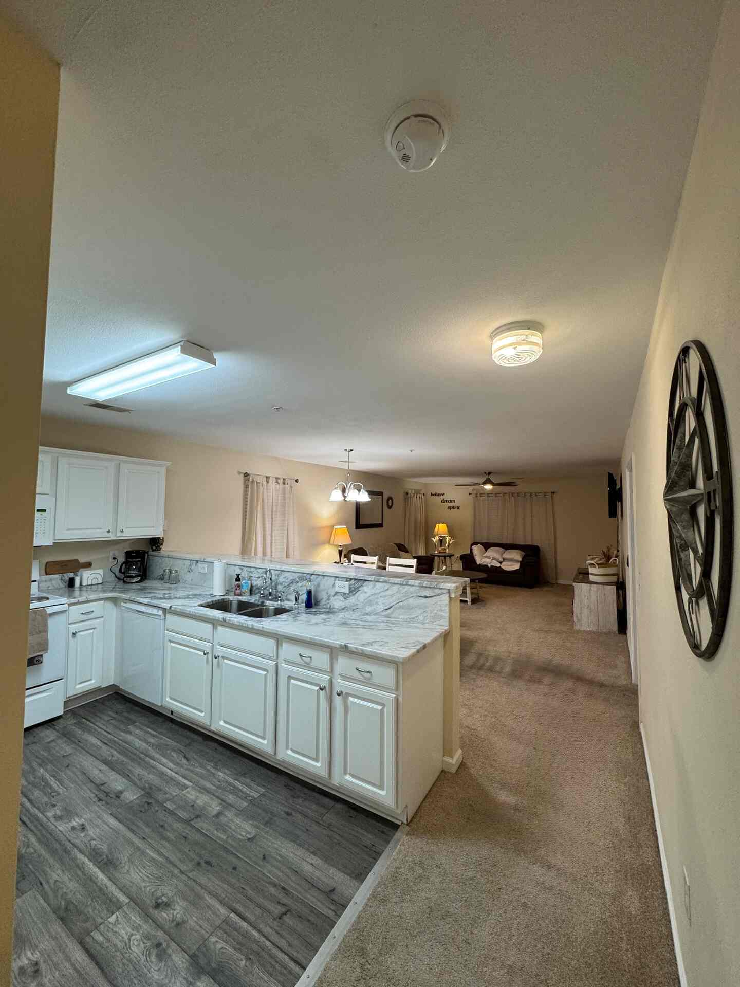 Building Photo - 1234 River Oaks Dr