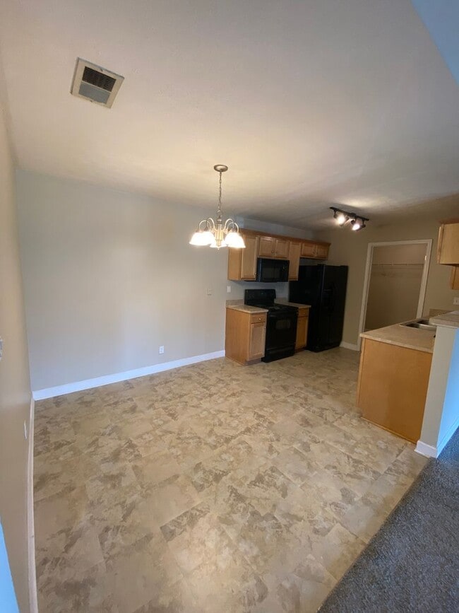 Building Photo - 2 bedroom/ 2 bath Woods of St Andrews condo available for rent in 40214 -  $1,200/month