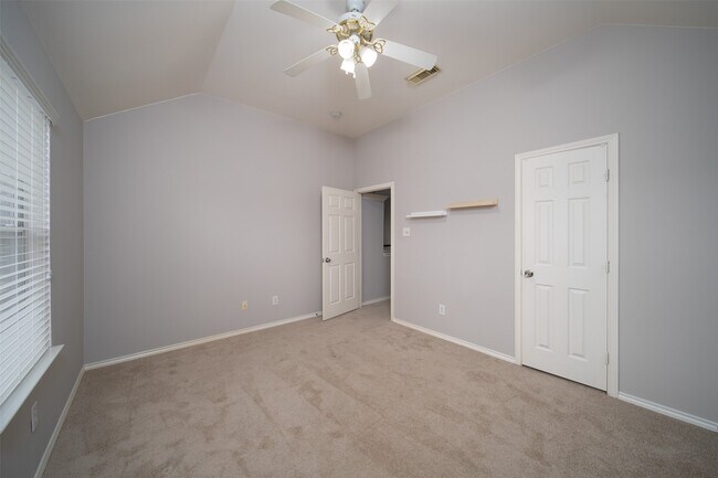 Building Photo - 3627 Midland Dr