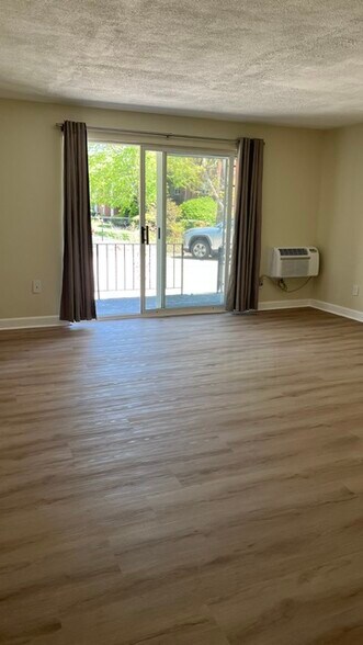Living Room - 40 Fountain Ln