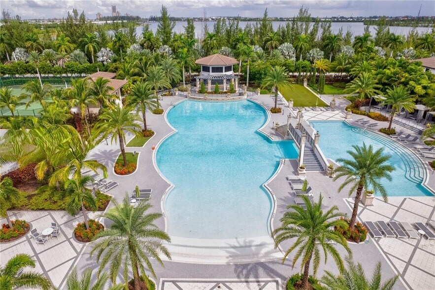 Building Photo - 10021 NW 87th Ter