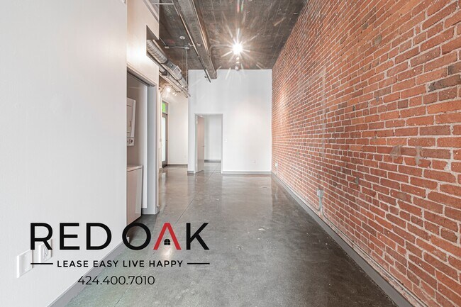 Building Photo - 430 S Broadway