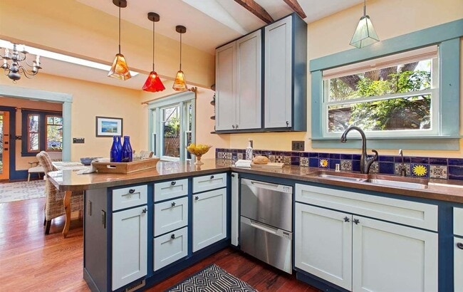 Building Photo - 448 60th St