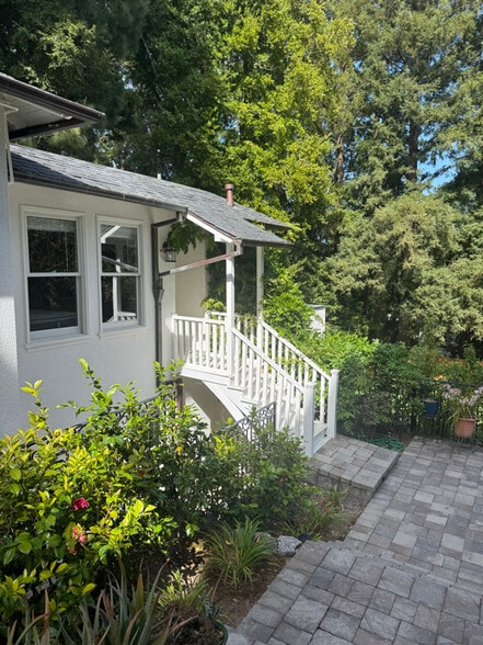 Building Photo - 2141 Forest View Ave