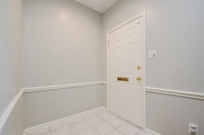 Building Photo - 940 Wycliffe Dr