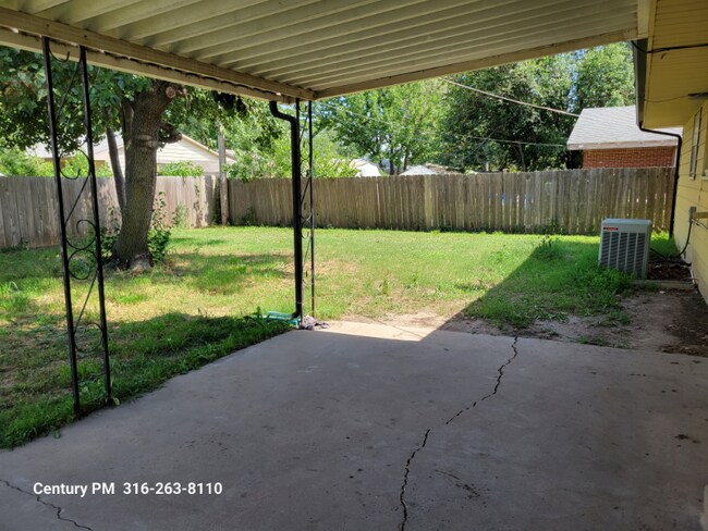 Building Photo - 3114 S Elizabeth Ave