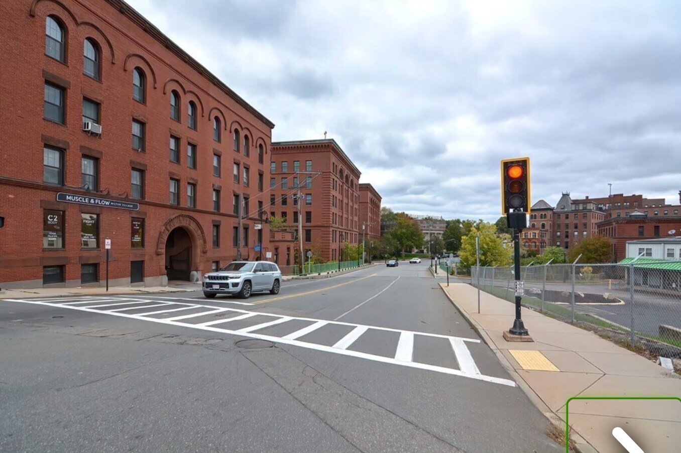 Building Photo - 52 River St