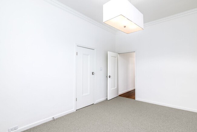 Building Photo - Noe Valley: Top Floor 2 bed 1 ba Condo w/ Finished Attic, Tandem Parking, W/D In-Unit, and Shared...