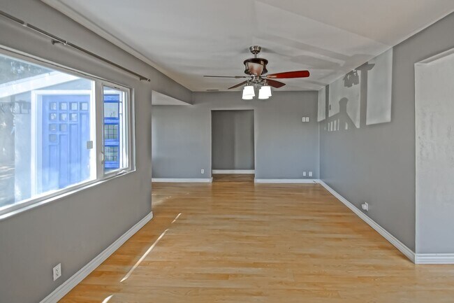 Building Photo - 2809 Carlsbad St