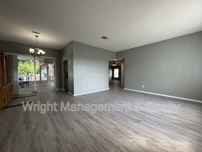 Building Photo - 12034 Stone Crossing Cir