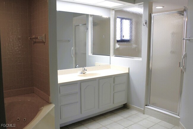 Building Photo - 16561 Heron Coach Way