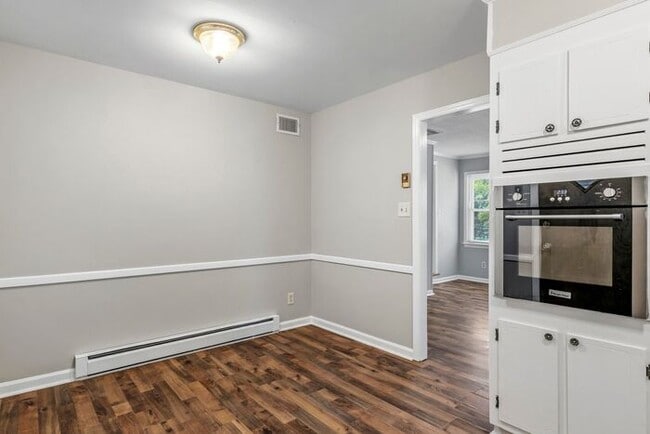 Building Photo - Large Home in Four Seasons Area, Hardwoods, Dining Room, Screed Porch, Fenced!