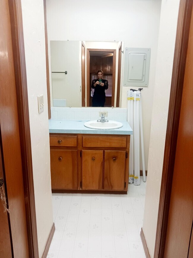 Building Photo - 600 Paw Paw Rd