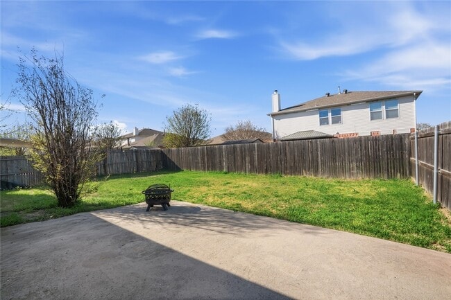 Building Photo - 3825 Cane River Rd