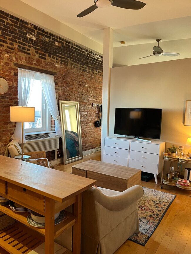 Building Photo - Bright 1BR in Bloomingdale – $1,800/mo | P...