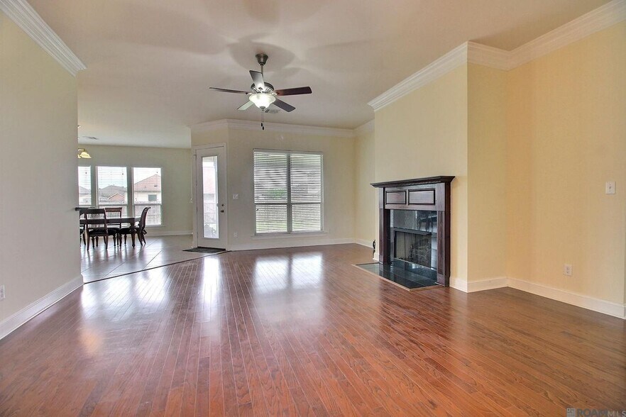 Building Photo - 20357 Chaumont Ave