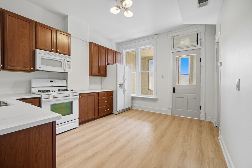 Building Photo - 2609 W Iowa St