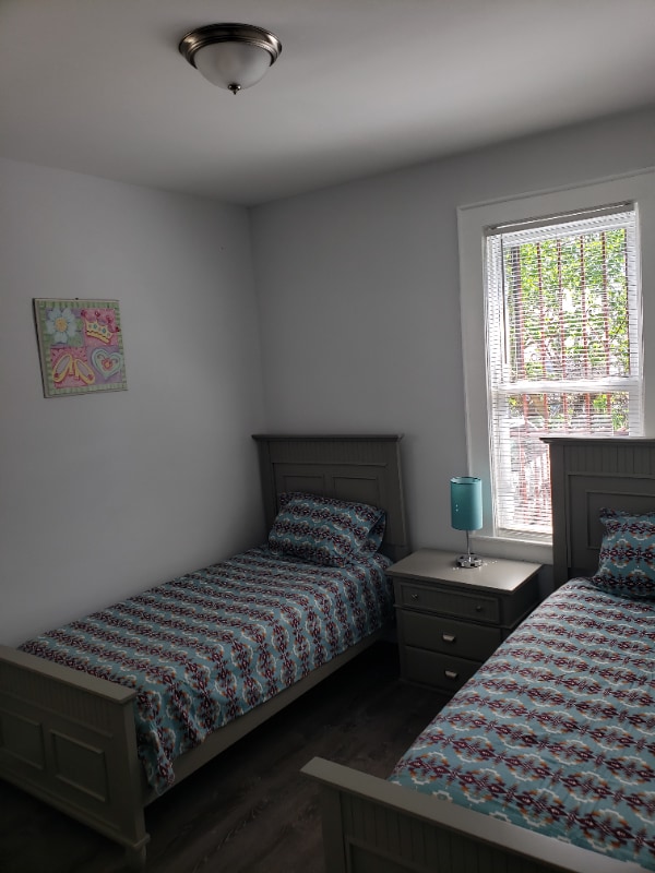 Building Photo - 142 Mapes Ave