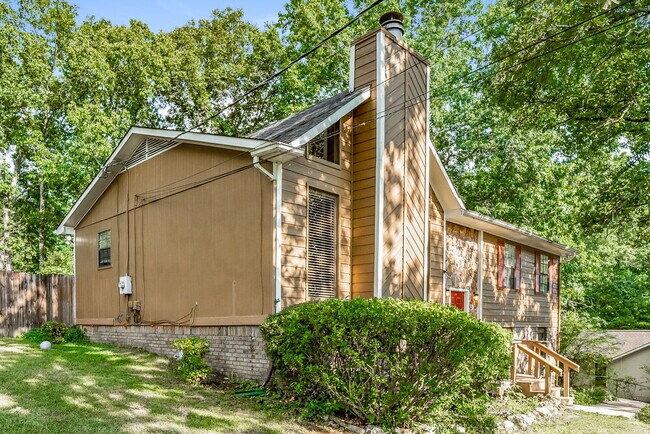 Building Photo - 5823 Willow Crest Dr