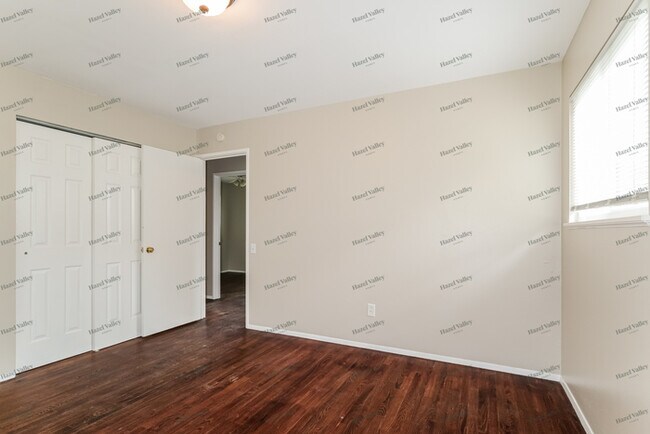 Building Photo - 2280 Pheasant Dr