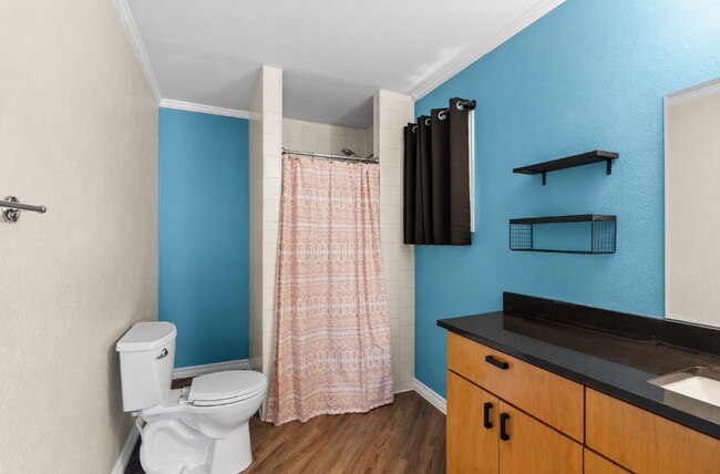 Building Photo - AVAILABLE BEGINNING OF JUNE ; APPLY ON OUR WEBSITE TODAY!!!