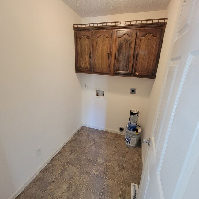 Building Photo - 3 Bedroom, 2 Bathroom-Updated-Rental-Cooke...
